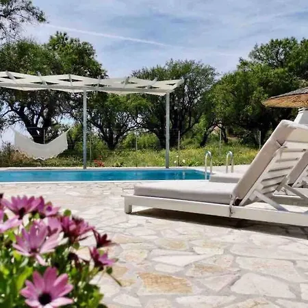 Sea Breeze - N.1 With Private Pool Apartment Kalamítsi
